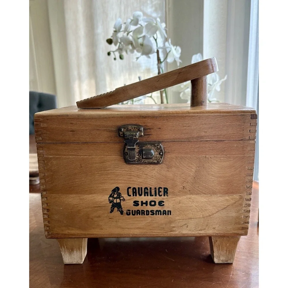 Cavalier Guardsman Vintage Wooden Shoebox Deluxe Shoes Shine Case Dovetail